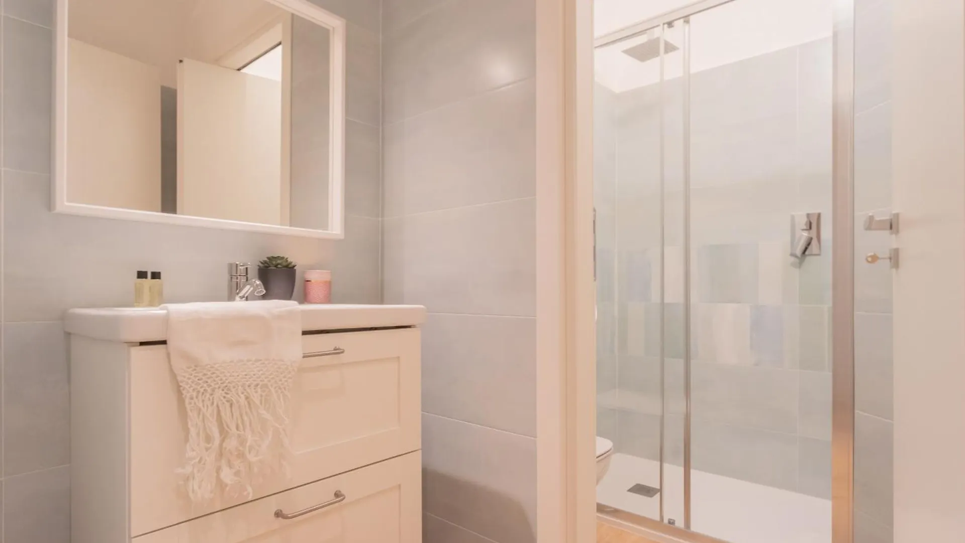 Simar Apartments Nearby Como S G Train Station By Rent All Como