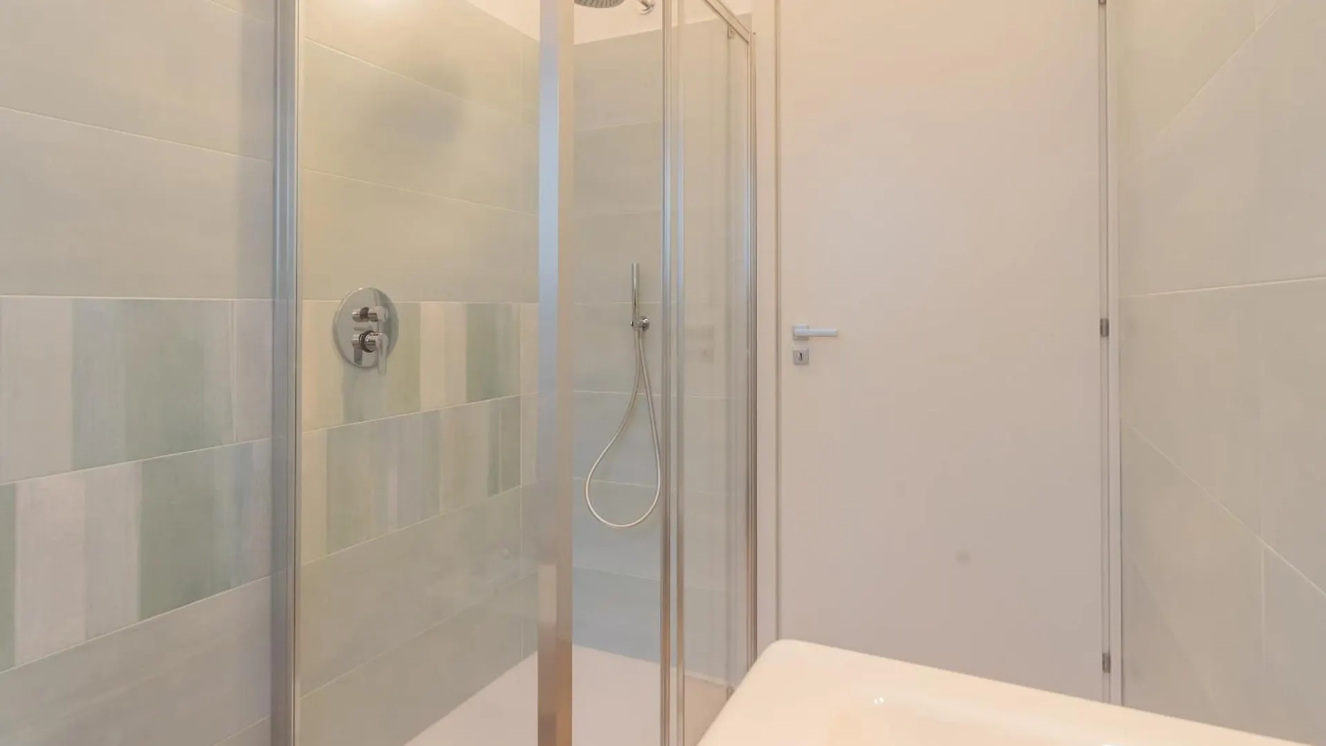 Simar Apartments Nearby Como S G Train Station By Rent All Como