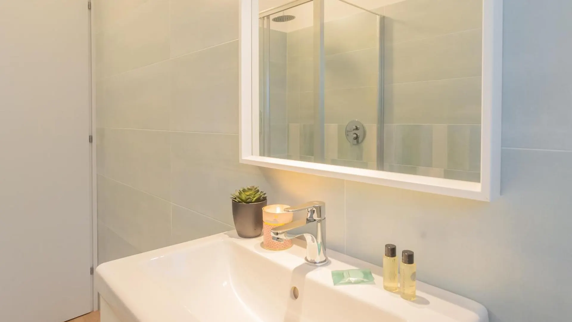 Simar Apartments Nearby Como S G Train Station By Rent All Como Itália