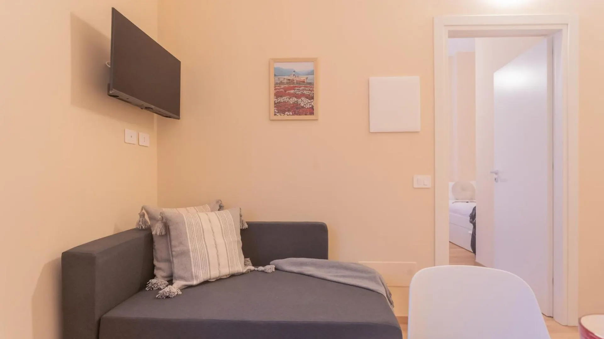 Simar Apartments Nearby Como S G Train Station By Rent All Como 0*,